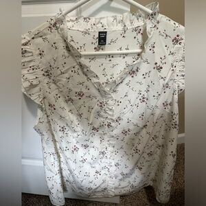 Women’s flutter sleeve top